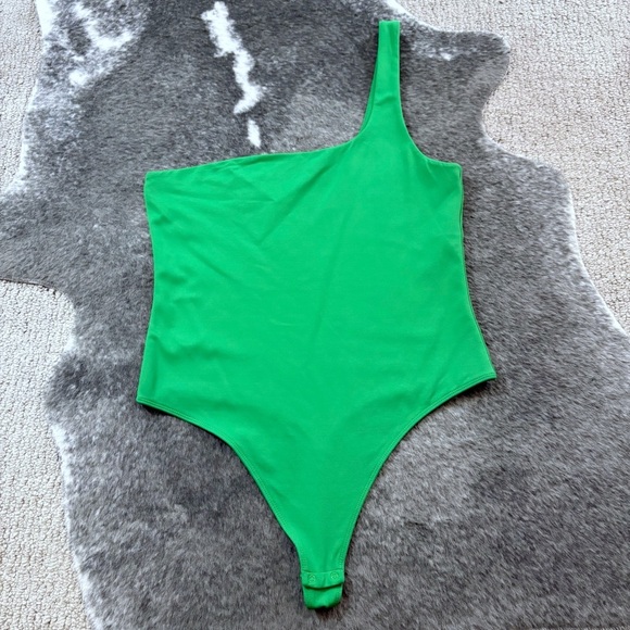 Aritzia Babaton Contour One Shoulder Bodysuit - Picture 5 of 11